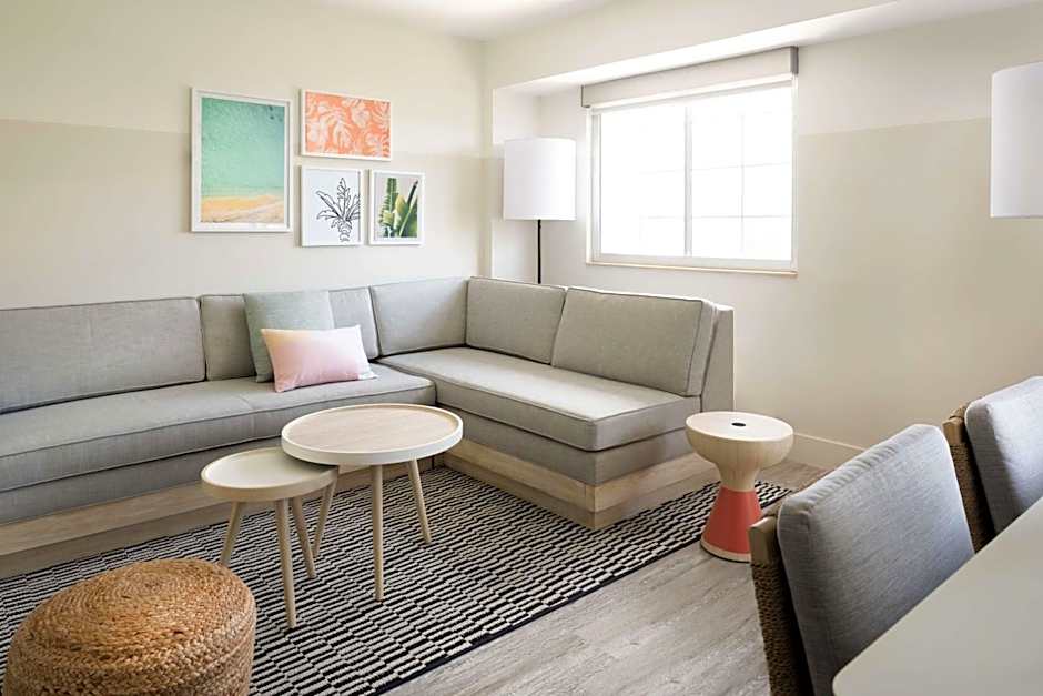 Hampton by Hilton Grand Cayman Seven Mile Beach