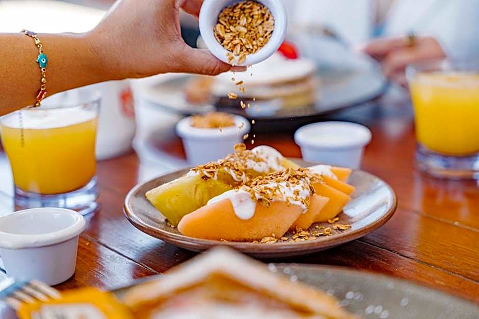 Mayan Monkey Hotel & Hostel Los Cabos