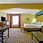 La Quinta Inn & Suites by Wyndham Maingate Fort Jackson