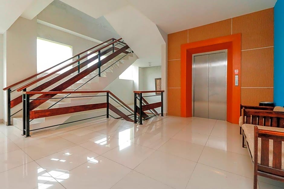 RedDoorz Plus near Pantai Losari