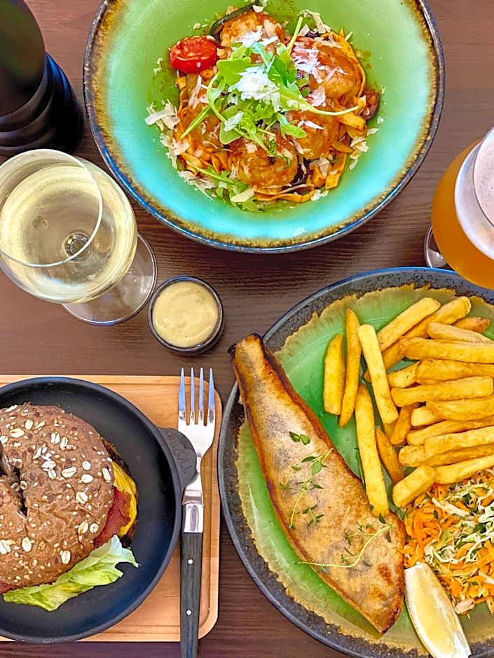 BURSZTYN - BERNSTEIN APARTMENTS