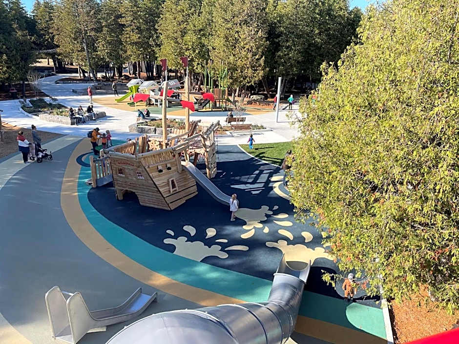 Holiday Inn Express & Suites Collingwood By IHG