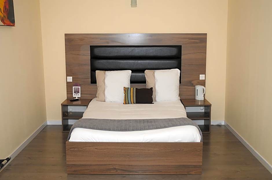 Photo 1 of 9 of Double Room