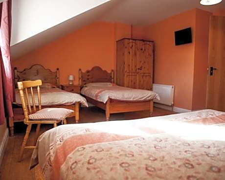 Quadruple Room with Private Bathroom