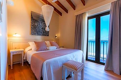 Deluxe Double Room with Lake View