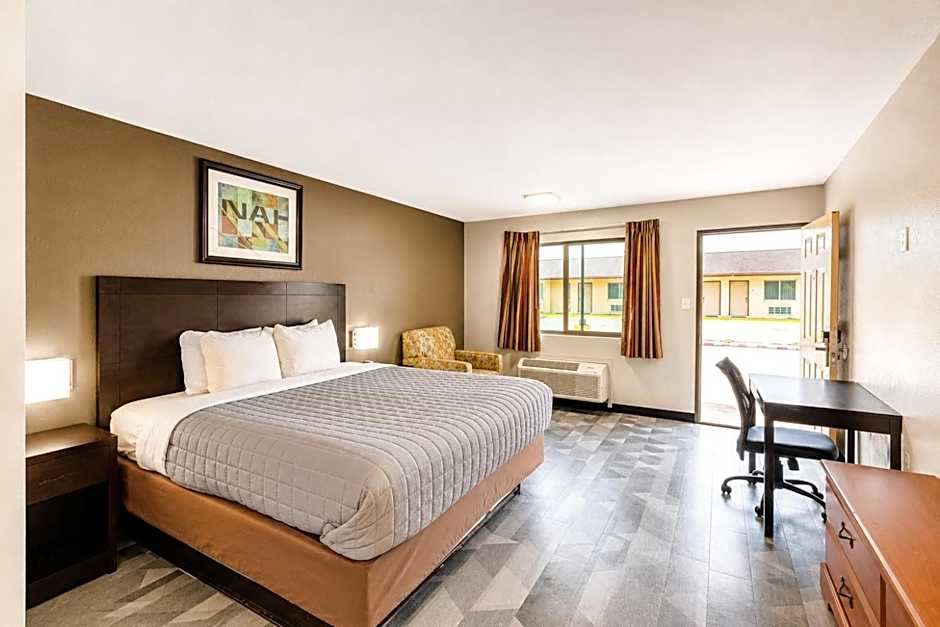 Freer Executive inn and Studios