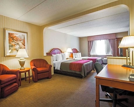 2 Double Beds, Suite, Nonsmoking