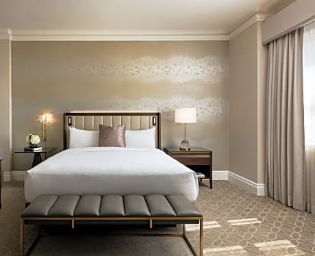 Guest Room - Deluxe One King Bed