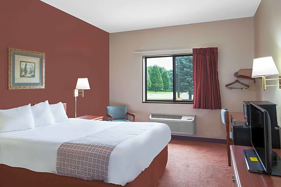 Super 8 by Wyndham Mason City