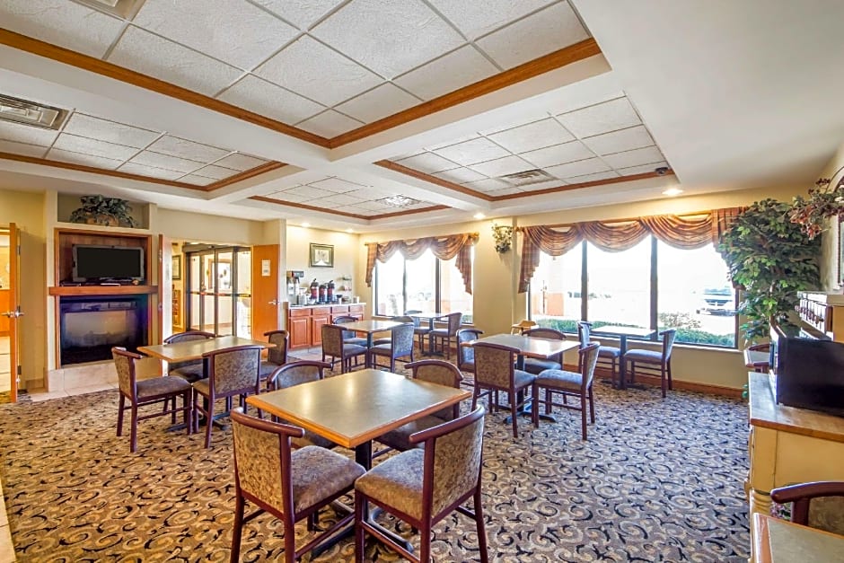 Quality Inn & Suites MidAmerica Industrial Park Area