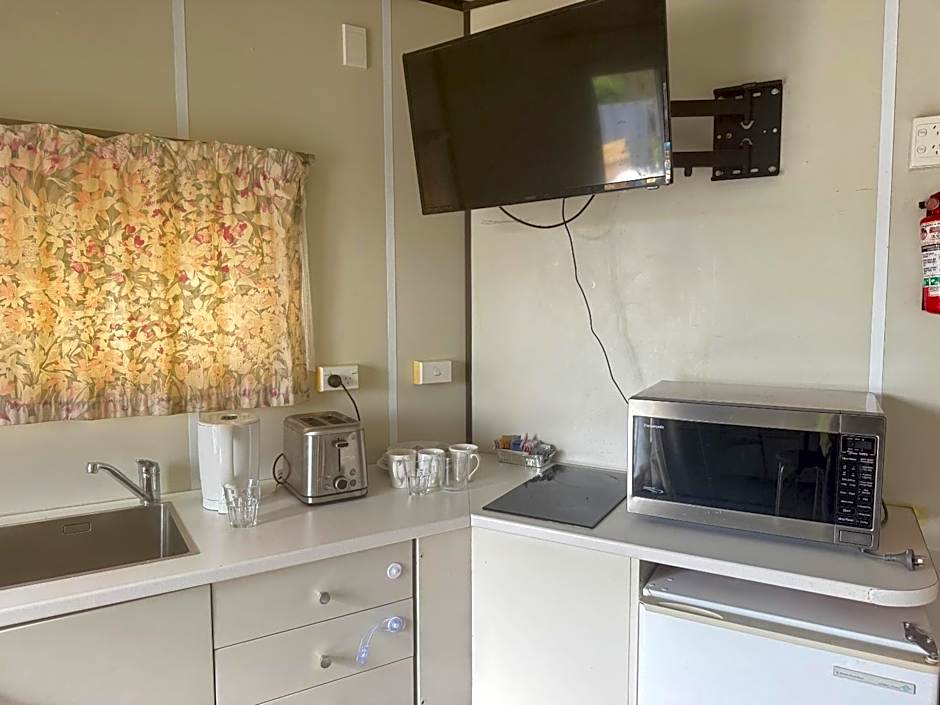 Pineacres Motel and Park