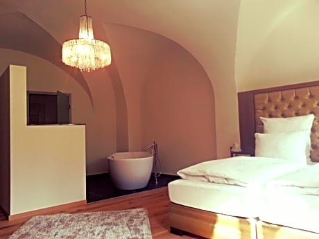 Deluxe Double Room with Bath