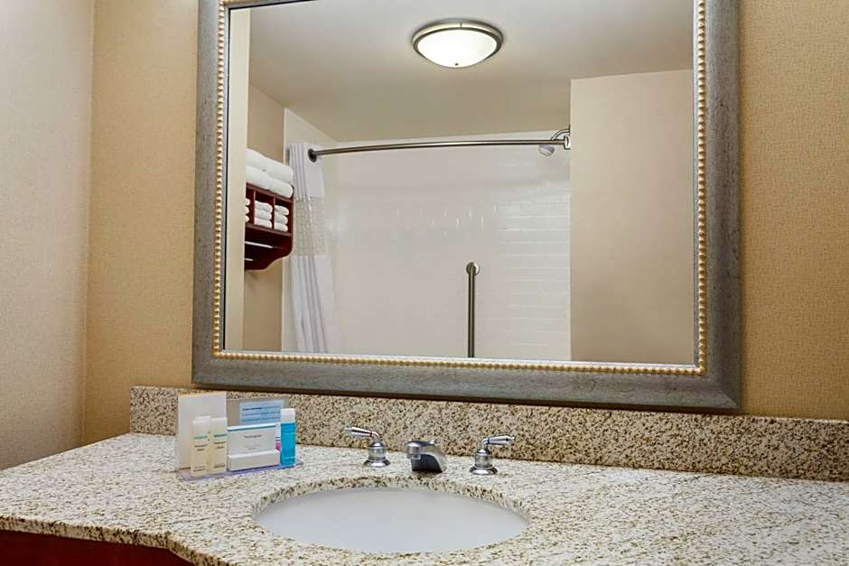 Hampton Inn & Suites Mystic
