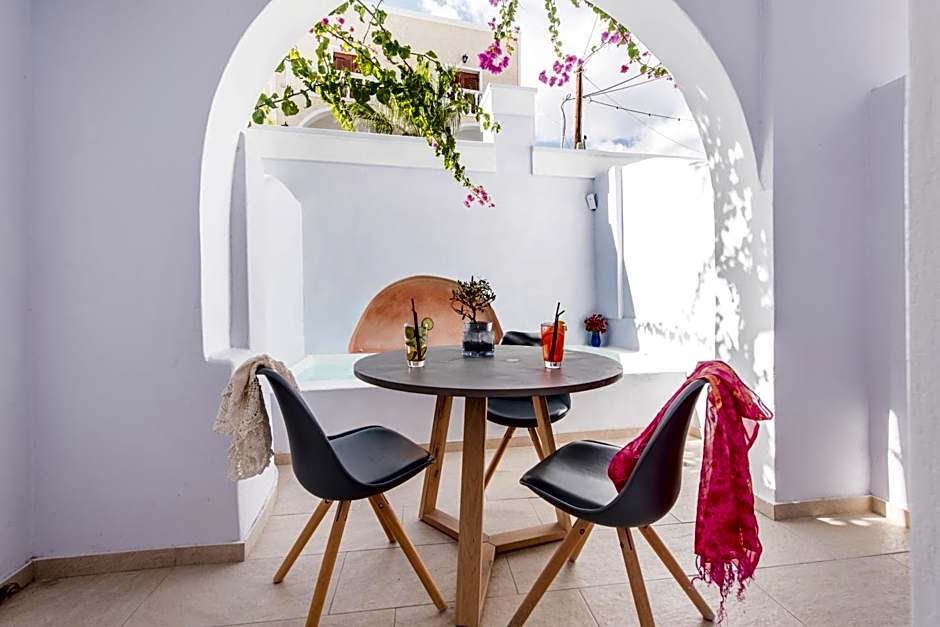 Blue Waves Suites & Apartments