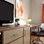 La Quinta Inn & Suites by Wyndham Lackawanna - Buffalo