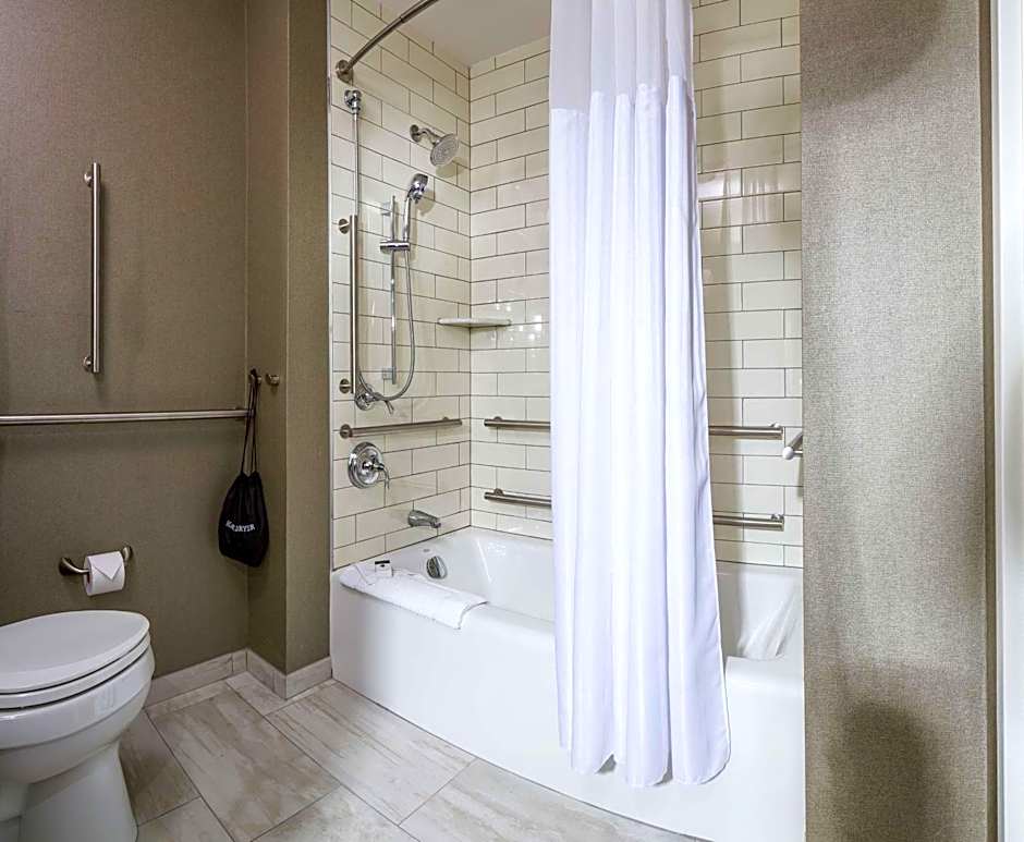 DoubleTree by Hilton Rockland, MA