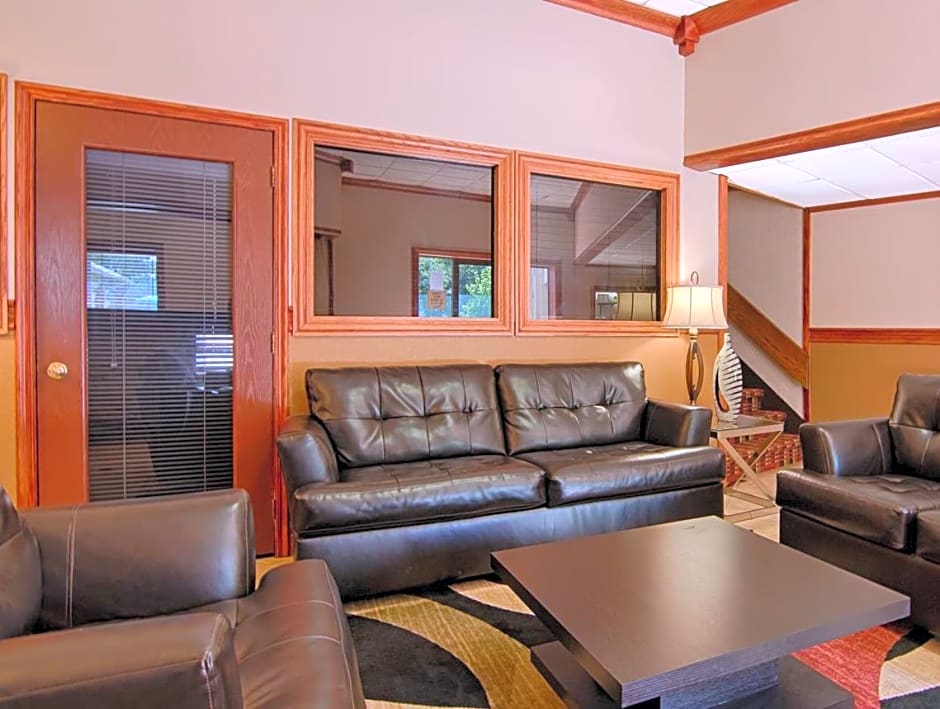 AmericInn by Wyndham La Crosse Riverfront-Conference Center
