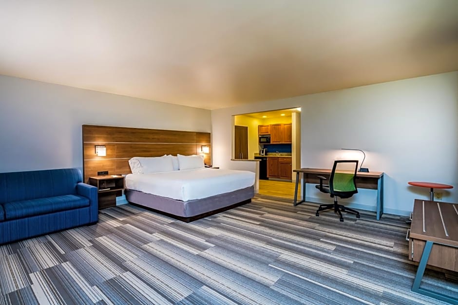 Holiday Inn Express & Suites Rocky Mount Smith Mountain Lake