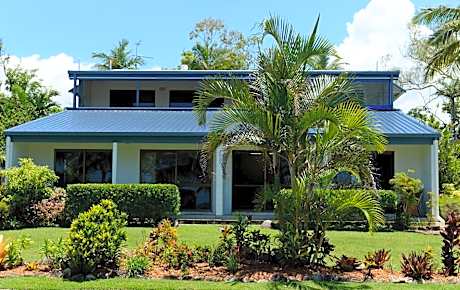 Apollo Jewel Beachfront Apartments