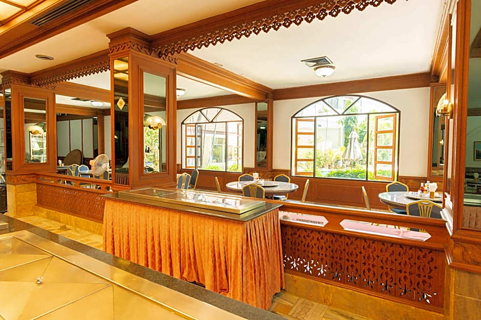 Royal Twins Palace Hotel