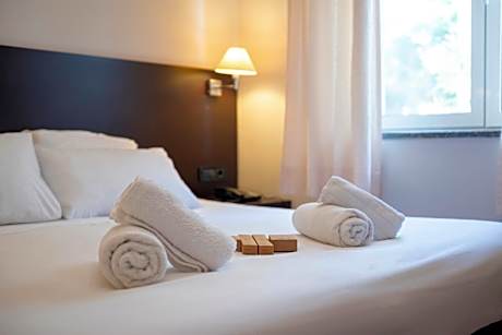 Double or Twin Room with Window