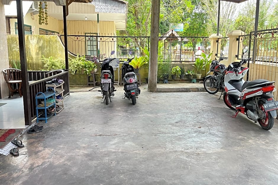 SPOT ON 92529 Penginapan Wisma Bintang Syariah Near MTs Al Ma'arif Kota Bangun