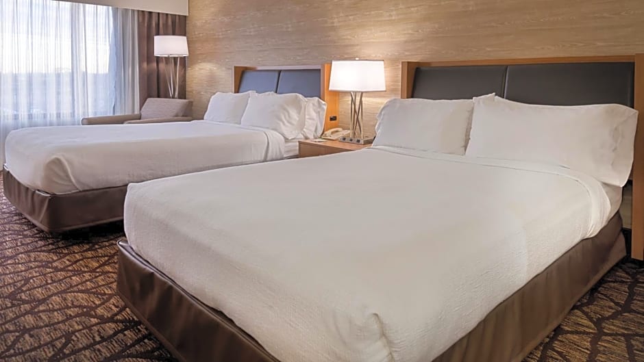 Holiday Inn Hotel & Suites Warren by IHG