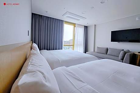 Family Room with Sea View