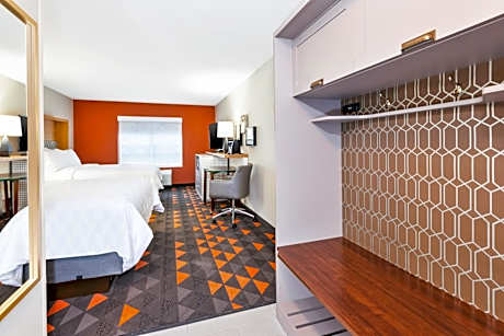 Queen Room with Two Queen Beds - Disability Access Hearing Accessible - Roll-In Shower