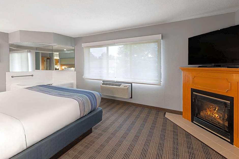 AmericInn by Wyndham North Branch
