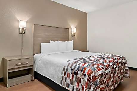 Deluxe 1 Queen Bed Non-Smoking