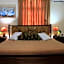 Coconut Grove Regency Hotel
