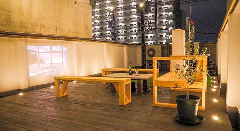 Travelers' house ROOTs