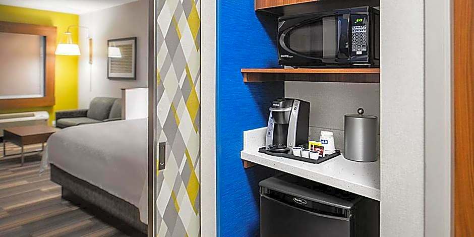 Holiday Inn Express & Suites Brandon By IHG