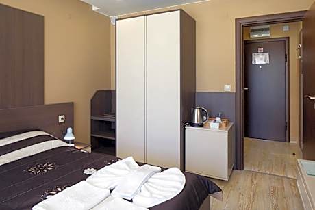 Small Double Room Ground floor