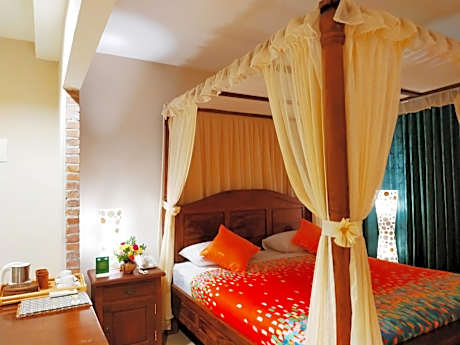 Special Offer - Honeymoon Package at Honeymoon Suite