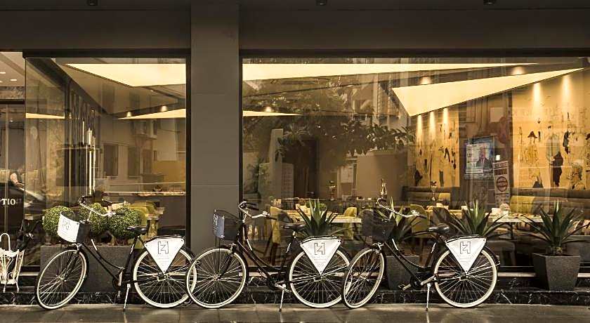 Zeniva Hotel 