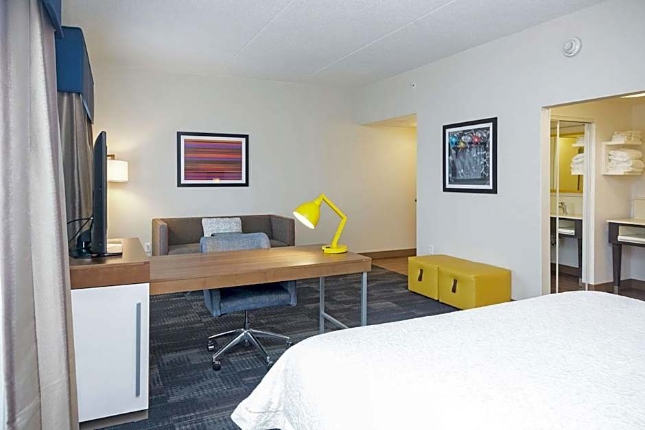Hampton Inn By Hilton & Suites Morgantown / University Town Centre