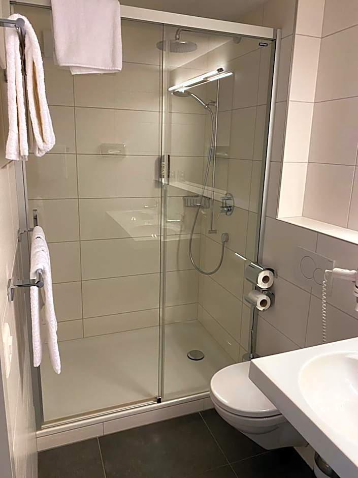 Hotel Sherlock Holmes & Khana Restaurant "nur 200 m zur Gondelbahn Hasliberg"