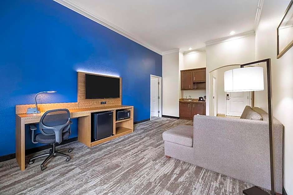 La Quinta Inn & Suites by Wyndham Alvin