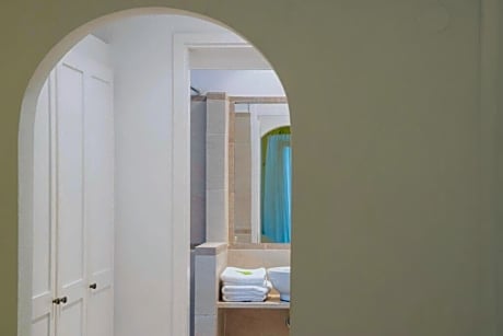 Skiathos Luxury Villa 2 Bedroom Villa Dyo Vromolimnos