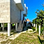 Escape to Paradise, Minimalist 4-BR Beachfront, 300 Mbps with amazing views