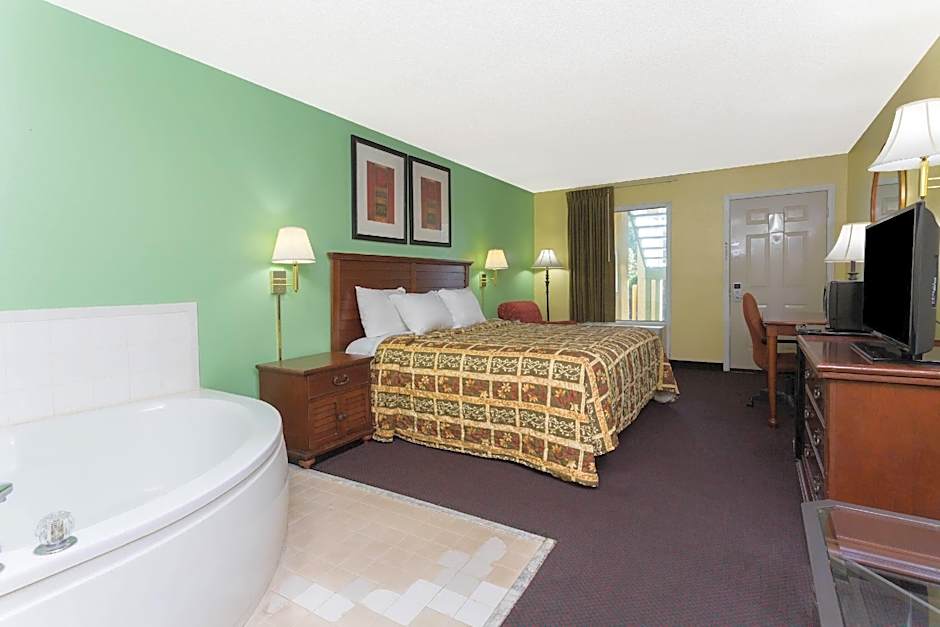 Days Inn by Wyndham Lamont/Monticello