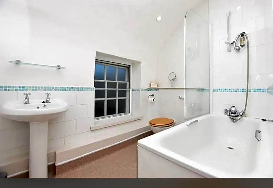 The Halford Bridge Inn