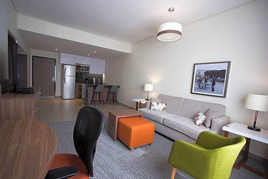 Fiesta Inn Suites Aeropuerto del Bajio