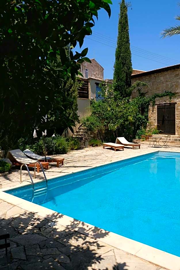 Porfyrios Country House