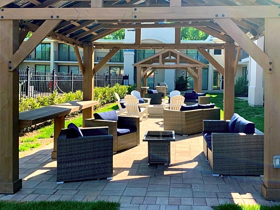 The Hub Middletown Red Bank- Best Western Signature Collection