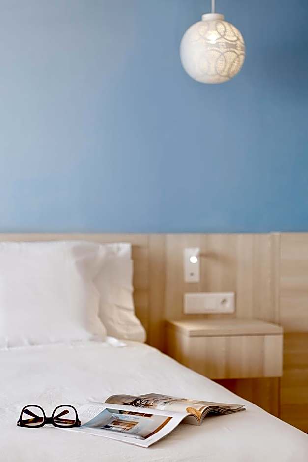 Photo 1 of 2 of Junior Suite, Pool View