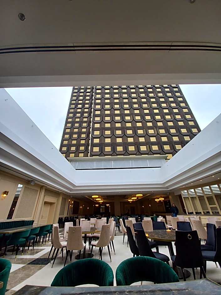 Astoria Grand Hotel