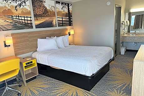 1 Queen Bed Non Smoking